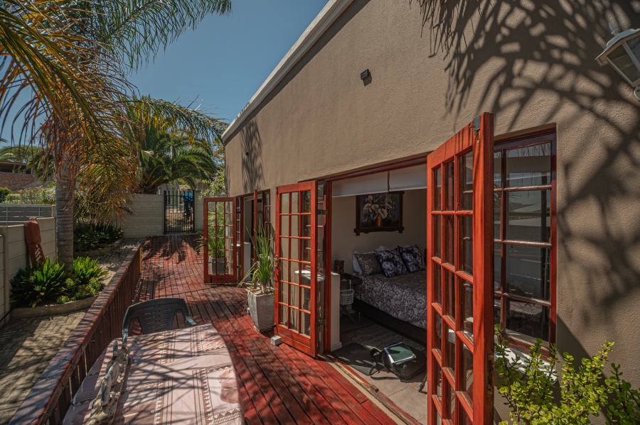 4 Bedroom Property for Sale in Fraaiuitsig Western Cape